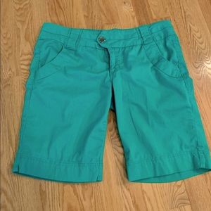 Size 31 BKE Casuals Womens Mollie Bermuda Shorts Green Long Cotton Stretch Golf